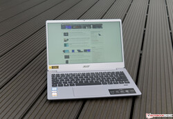 Using the Acer Swift 3 SF313 outside on an overcast sky
