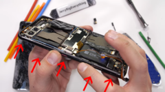 5 more possible reasons why the ROG Phone 5 snapped in half. (Source: YouTube)