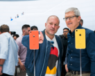 According to the WSJ, this might in fact be the first time Cook saw the iPhone Xr -- on launch day. (Source: Apple)