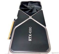 The GeForce RTX 4080 features 9,728 CUDA cores, a 256-bit wide bus, and 16 GB of VRAM. (Source: Notebookcheck)