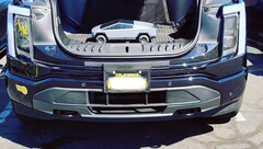 Cybertruck's hood also pops open to reveal a big frunk now (image: Christopher Bowe/Twitter)
