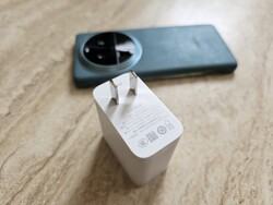 Power adapter of the Oppo Find X6 Pro