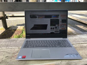 Using the IdeaPad 720 outdoors in the sun.