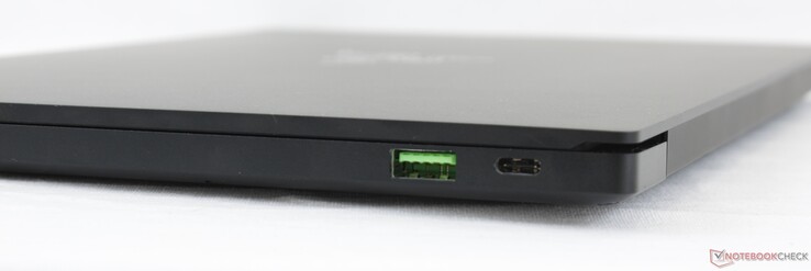 Right: USB Type-A 3.1, Thunderbolt 4