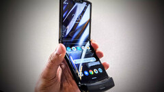 The Galaxy Z Flip has been touted to have a similar form factor to the Motorola RAZR. (Source: CNET)