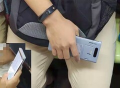 Alleged Huawei Mate 30 Pro in the wild (Source: Weibo)