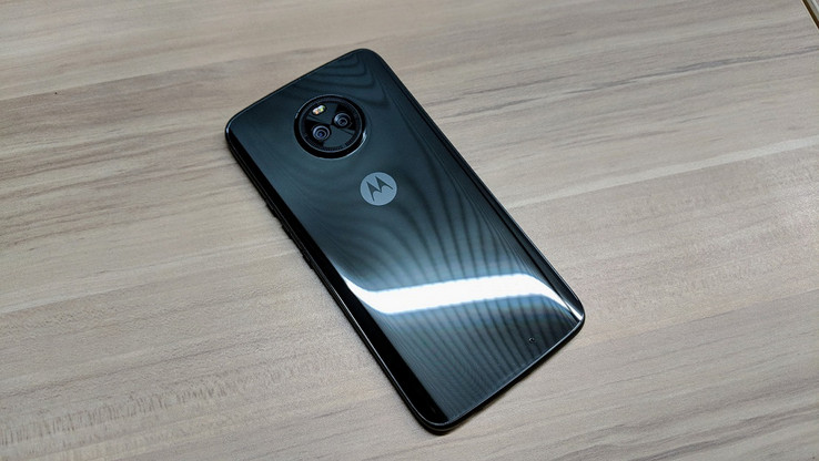 The rear of the Moto X5 features a different design. (Source: TechRadar)