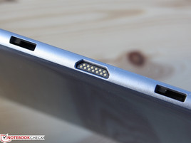 Docking connector