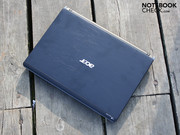 The sturdy case comes with a nice design.