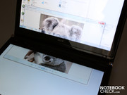 If you place contents, file manager, social media tools or tool boxes cleverly, you have two clearly arranged, 14 inch touch screens.