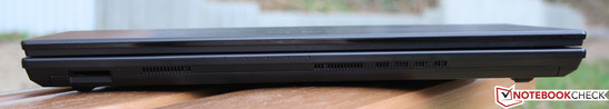 Front: SD/MMC/MS/MS Pro card reader