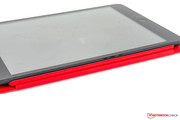 Microfiber in the same color protects the device from scratches.