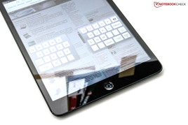 The "Thumb Typing" keyboard is superfluous