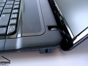 The display hinges of the laptop are good, but they are unable to fulfill their second task, which is to replace the display locking mechanism.