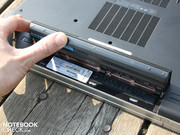 The standard battery (6 cells) let our Core i7 test device work for 4:31 hours (WLAN test).