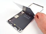 The built-in battery supplies 16.3 watt hours (picture: ifixit.com)