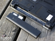 The firmly mounted battery is removed by sliding it out of the back.