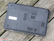 Regrettably, the mechanism is prone for imprecise execution: We couldn't close the lid properly anymore and the battery's removal was blocked.