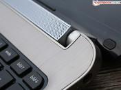 Hinge: tight and secure positioning