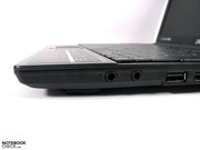 The audio ports are easily accessible in the frontal region, yet when working with a mouse can be disturbing