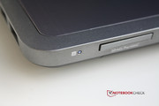 A status LED on the front side informs the user of the hard drive activity.