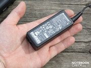 The handy 40 watt power adapter only weighs 152 grams.