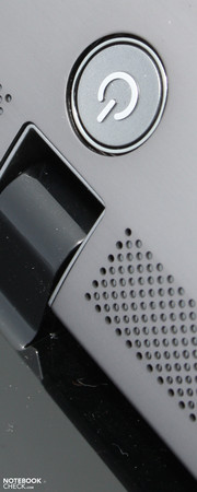 Samsung QX412-S01DE: Upscale, metallic look and feel.