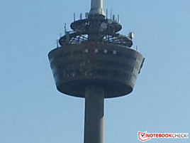 Flipside camera: 8x digital zoom