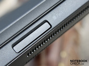 No business notebook would be complete without a card reader (at the front).