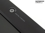 Samsung still makes cutbacks on the webcam and only installs 0.3 MP (VGA, 640x480) once again.