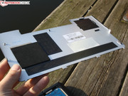Beneath the aluminum base plate we have access to the replaceable components.