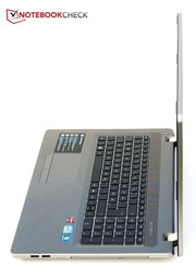 WLAN b/g/n and Bluetooth 3.0 are included.