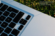 The gaming performance of the new MacBook clearly improved compared to the predecessor model, because it is equipped with GeForce 9400M graphics.