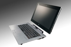 Fujitsu Stylistic Q702 hybrid tablet