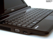 The keyboard has a sufficient size, which allows the input of even more extensive texts.