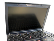 The tested screen shows a good brightness and is thanks to the matt display surface also suitable for outdoor use without further ado.