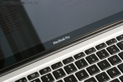 The black display edging is more attractive than the aluminium edging on the matt version.