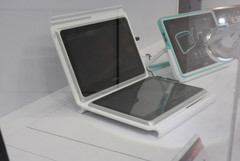 MSI Dual Pad tablet attachment demoed
