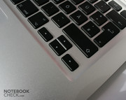 The keyboard convinces by full-size keys - only the cursor keys are rather small and slightly rubbery.