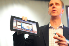 AT&amp;T openly defends $500 Motorola Atrix notebook dock