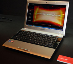 Samsung RV415 and RV515 laptops displayed at Computex