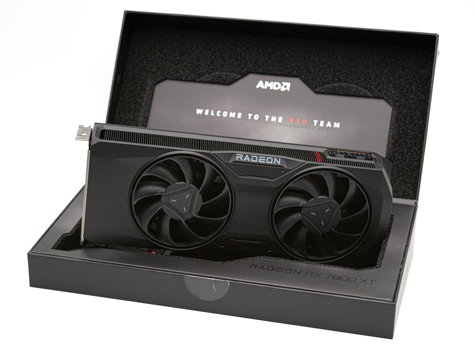 AMD's Radeon RX 7800 XT & 7700 XT take aim at Nvidia's RTX 4070