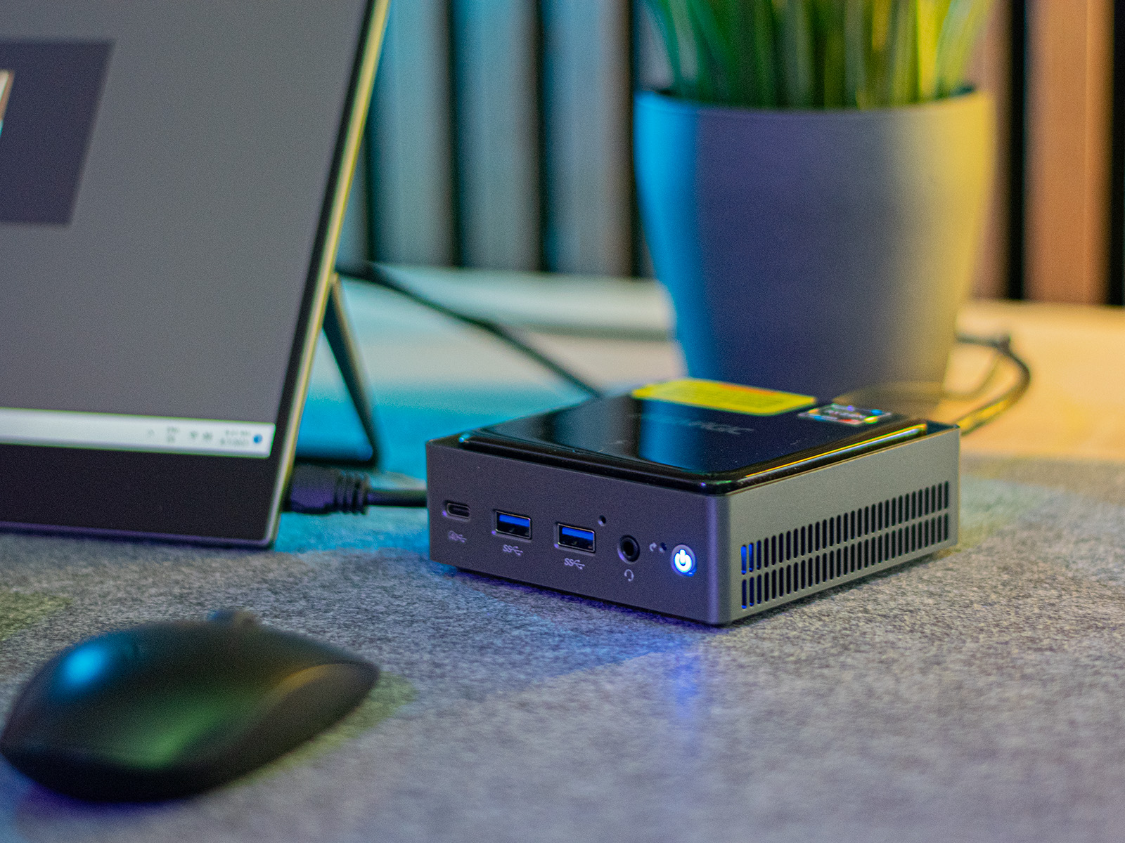 G4 Edge gaming Mini-PC combines Ryzen 9 7940HS and full power