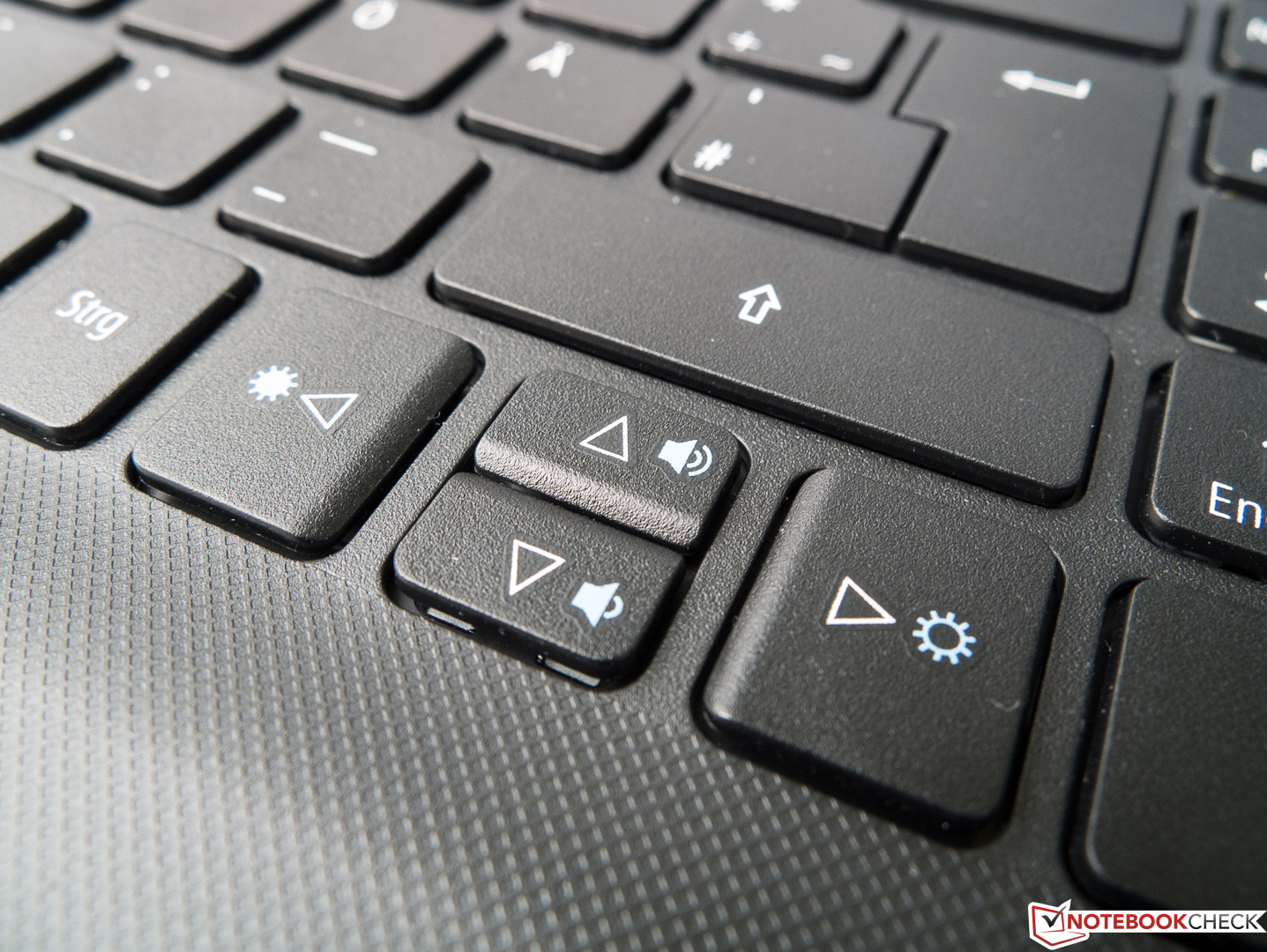 商品画像：Acer TravelMate P257-M-56AX Notebook Review - NotebookCheck 3