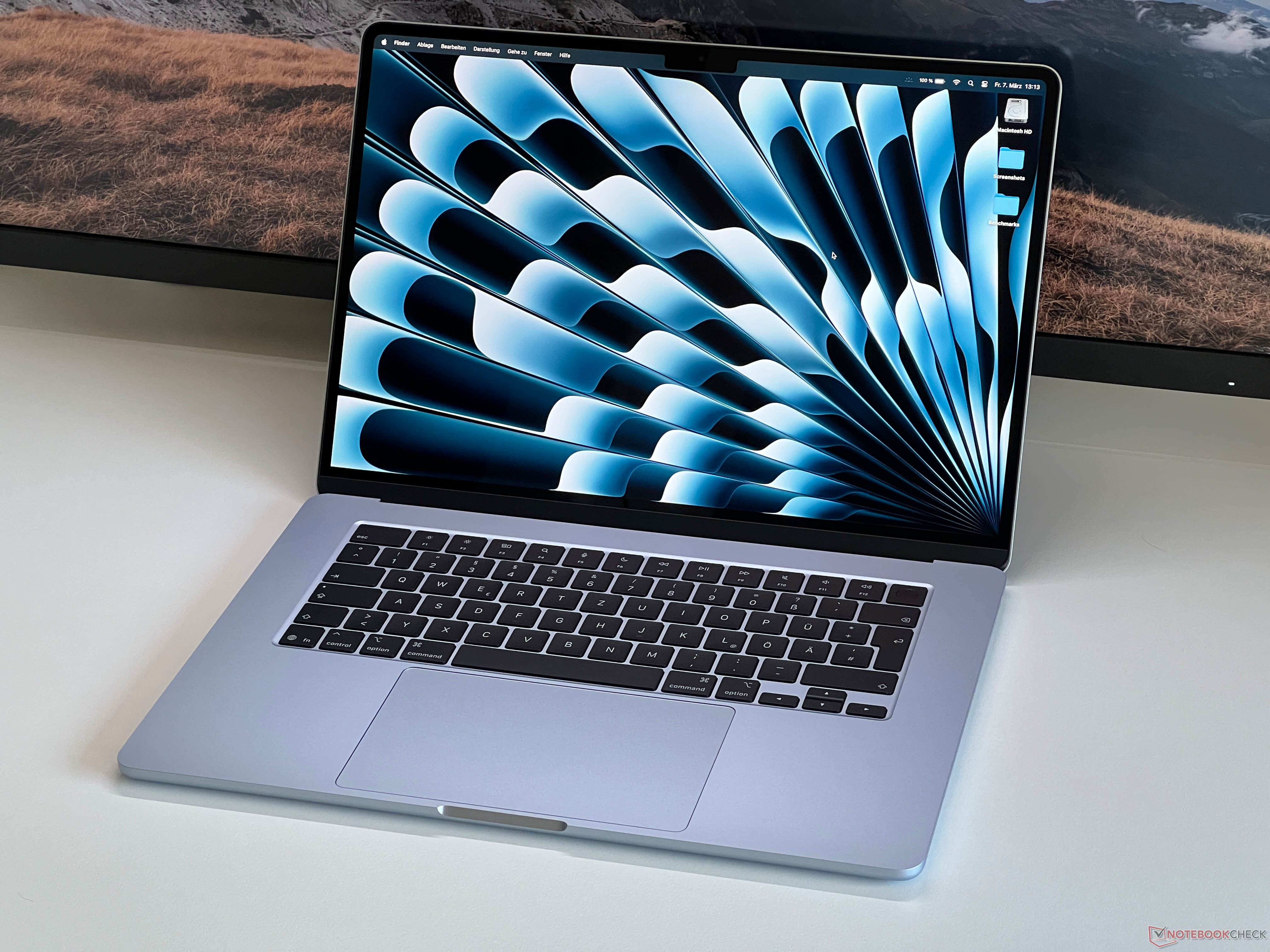 Apple MacBook Air 15 M5 - Notebookcheck Reviews Collection