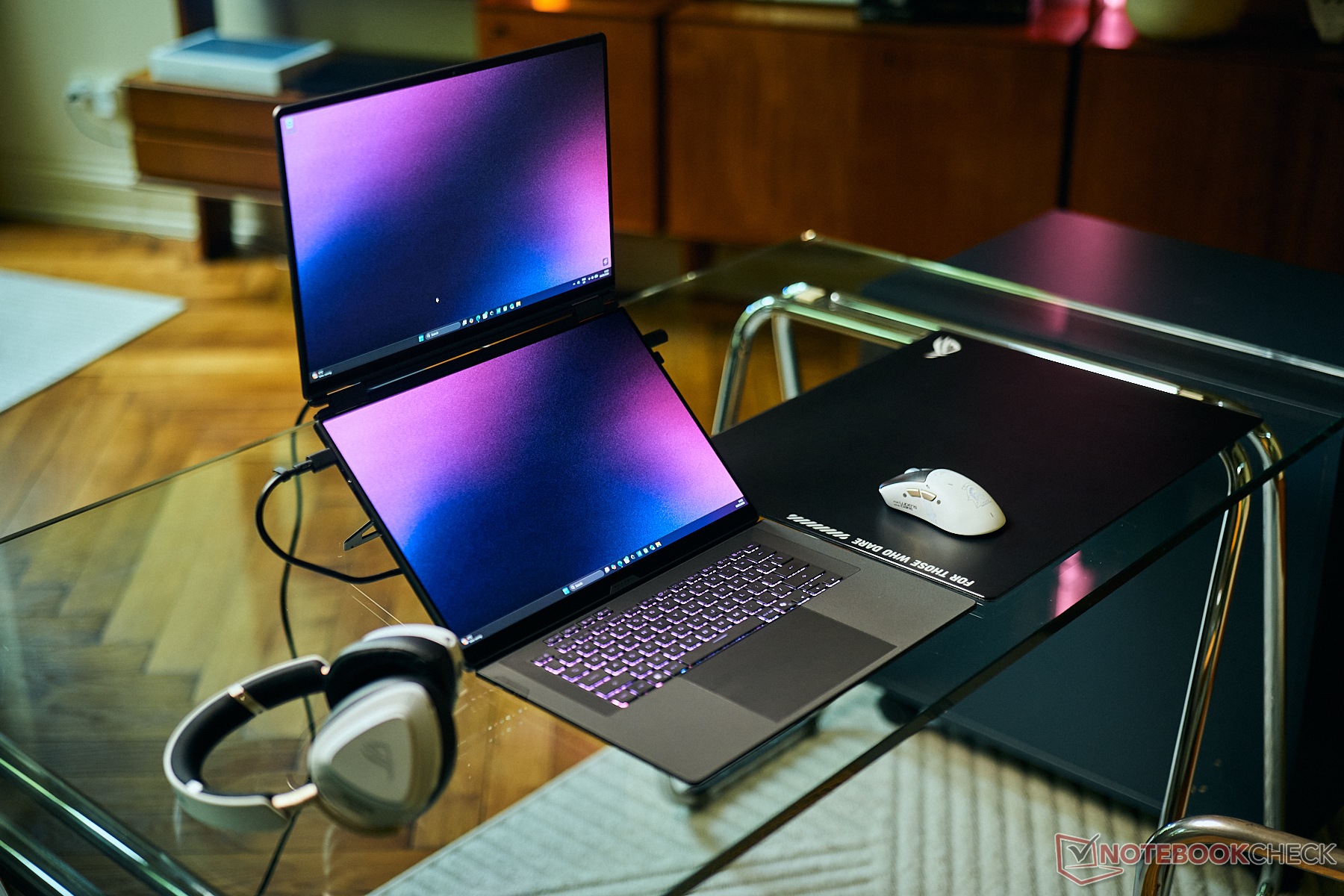 Dual-screen gaming convertible with RTX 5090 - Asus ROG Zephyrus Duo GX651 Review