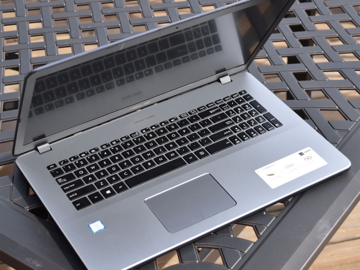 vertaler cel Achterhouden Asus VivoBook Pro 17 N705UD (i7-8550U, GTX 1050) Laptop Review - NotebookCheck.net Reviews vertaler cel Achterhouden Asus VivoBook Pro 17 N705UD (i7-8550U, GTX 1050) Laptop Review - NotebookCheck.net Reviews