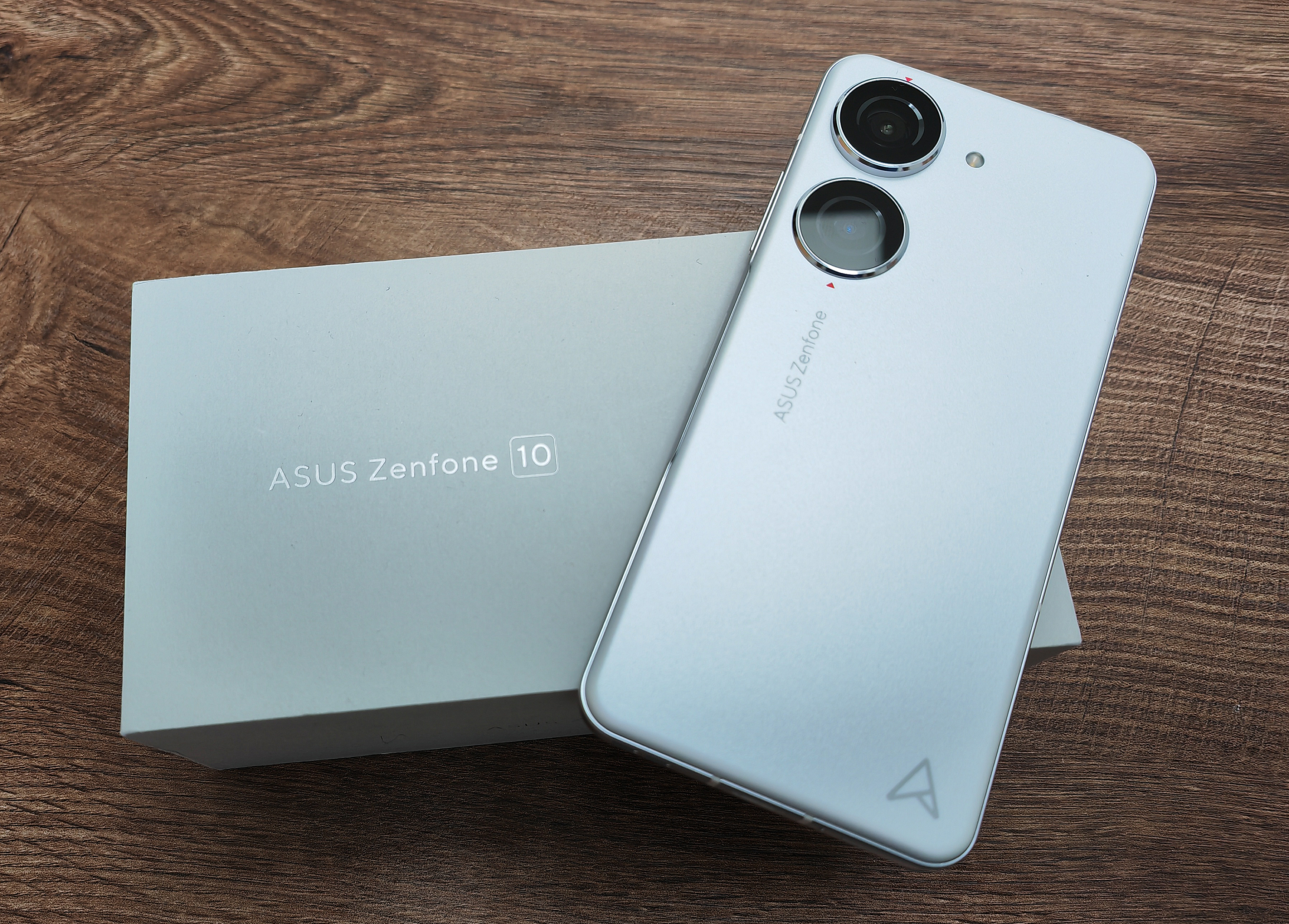 ASUS Zenfone 10 Review: The Best Small Phone, Again 