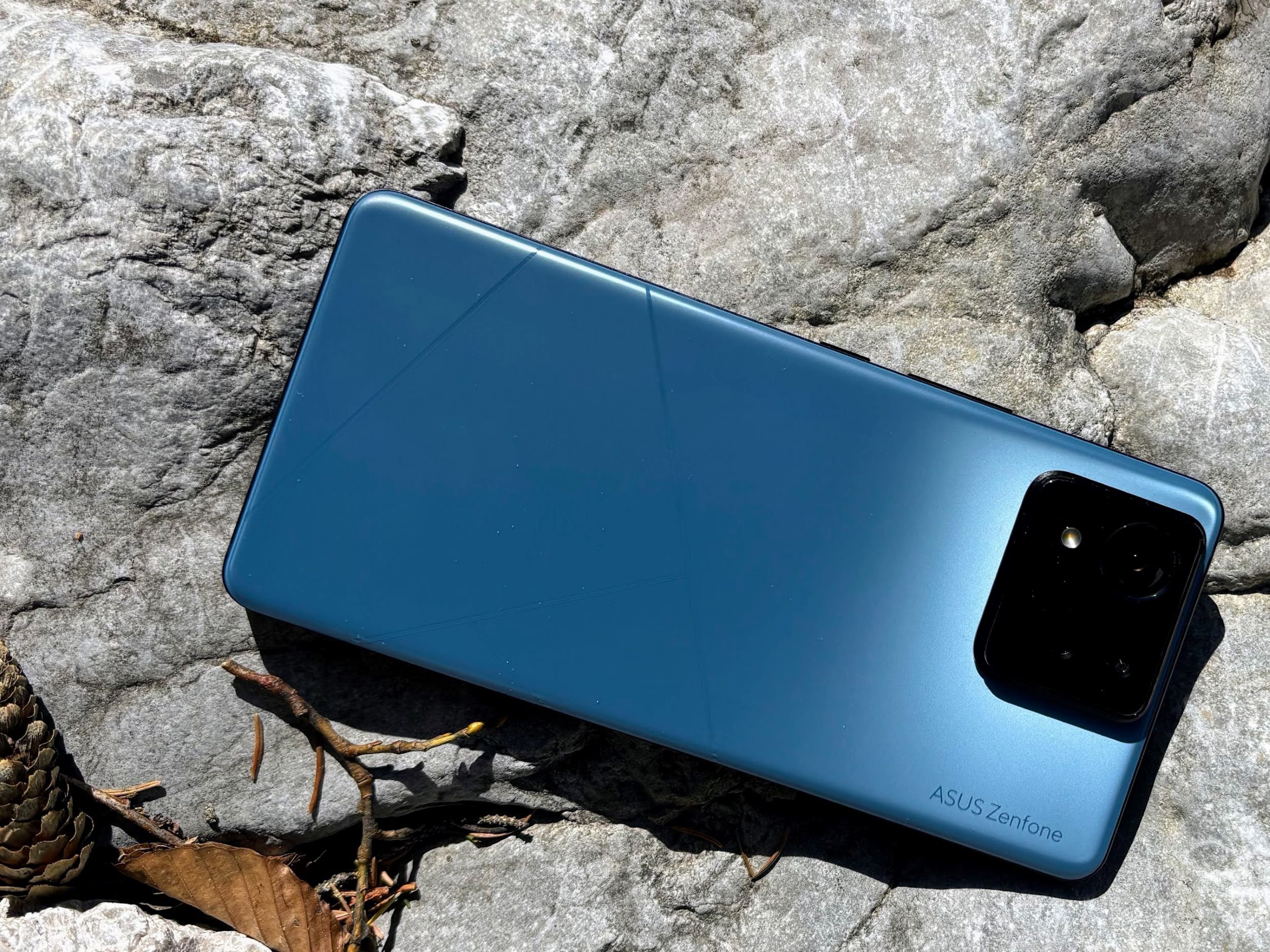 その他 Galaxy Huawei asus Redmi motorola sharp Asus Zenfone 11 Ultra smartphone review - Suddenly grown up