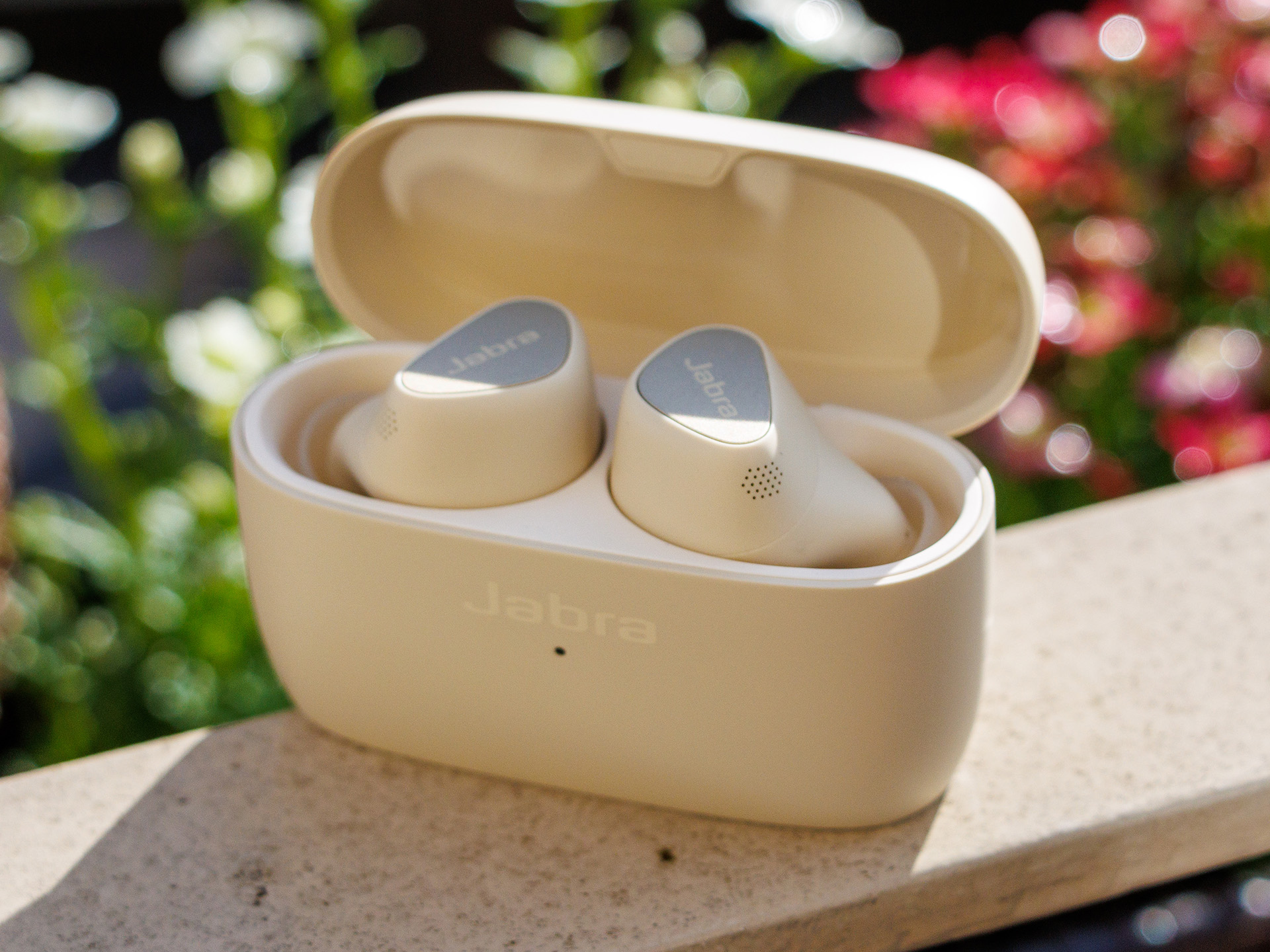 Jabra Elite 5 wireless earbuds review